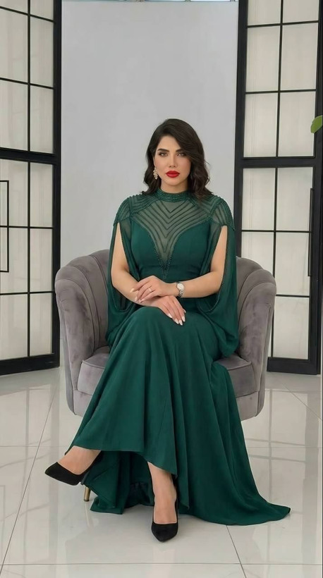 ماکسی مجلسی شیک دیزاین شده با سنگ کریستال کاپ سینه دارد (مایا)