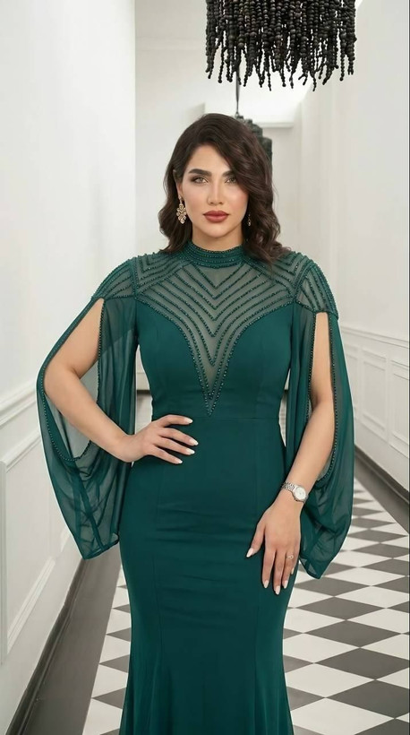 ماکسی مجلسی شیک دیزاین شده با سنگ کریستال کاپ سینه دارد (مایا)