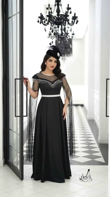 پیراهن مجلسی (فرشته) دیزاین شده با نگین دی ام سی و ریسه قد حدود 152 بالاتنه استر داره کاپدار جنس : کرپ دالقیچ گرم بالا