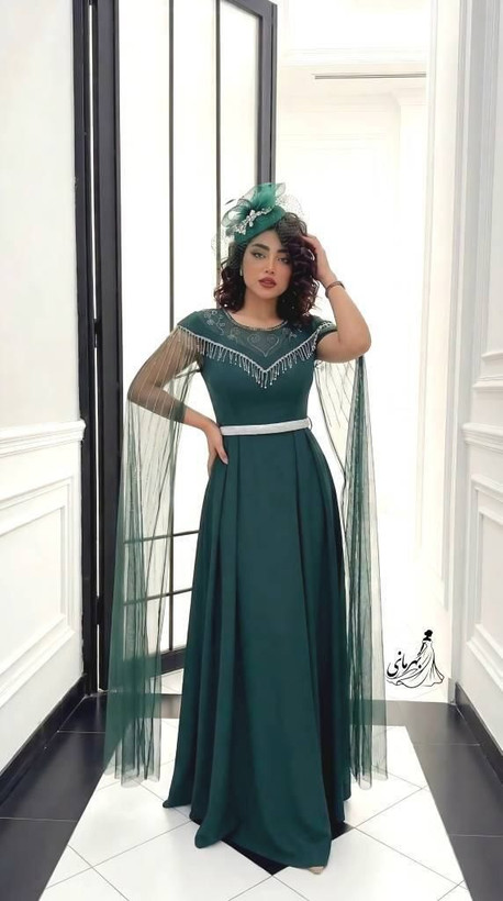 پیراهن مجلسی (فرشته) دیزاین شده با نگین دی ام سی و ریسه قد حدود 152 بالاتنه استر داره کاپدار جنس : کرپ دالقیچ گرم بالا