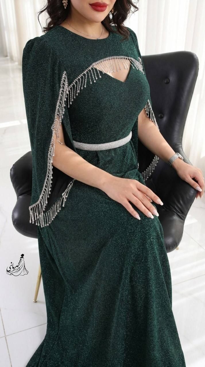 ماکسی مجلسی (روشنا) قد حدود 150 کاپدار کمربند نگینی جدا دیزاین شده با زنجیر جنس : لمه درجه یک