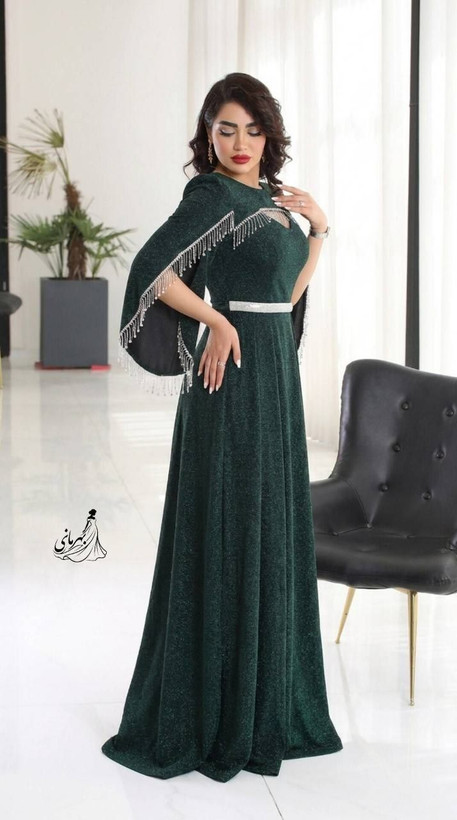 ماکسی مجلسی (روشنا) قد حدود 150 کاپدار کمربند نگینی جدا دیزاین شده با زنجیر جنس : لمه درجه یک