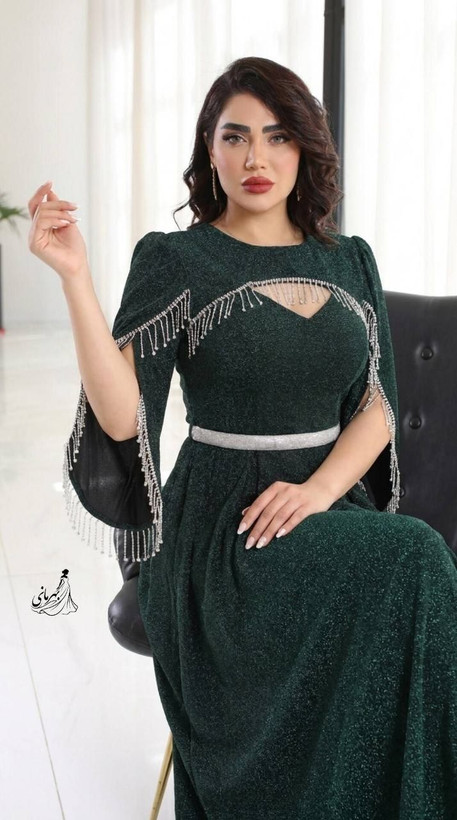 ماکسی مجلسی (روشنا) قد حدود 150 کاپدار کمربند نگینی جدا دیزاین شده با زنجیر جنس : لمه درجه یک