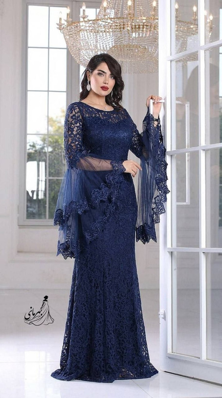 ماکسی مجلسی (کژال) دیزاین شده با گیپور و تور استرکشی شده کاپدار پایین دامن نوار دوبی دوخته شده قد حدود 155 از سرشانه جنس : دانتل مخمل درجه یک
