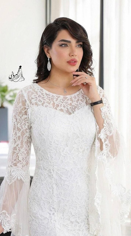 ماکسی مجلسی (کژال) دیزاین شده با گیپور و تور استرکشی شده کاپدار پایین دامن نوار دوبی دوخته شده قد حدود 155 از سرشانه جنس : دانتل مخمل درجه یک