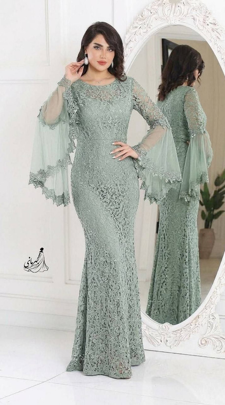 ماکسی مجلسی (کژال) دیزاین شده با گیپور و تور استرکشی شده کاپدار پایین دامن نوار دوبی دوخته شده قد حدود 155 از سرشانه جنس : دانتل مخمل درجه یک