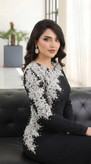 ماکسی (زیبا) کاپدار قد حدود 155 از سرشانه دیزاین شده با گیپور و نگین و مروارید پانچ شده